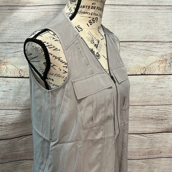 Lola & Sophie Sleeveless Top Safari Tank Zipper Pockets Size XS Gray - Picture 3 of 8